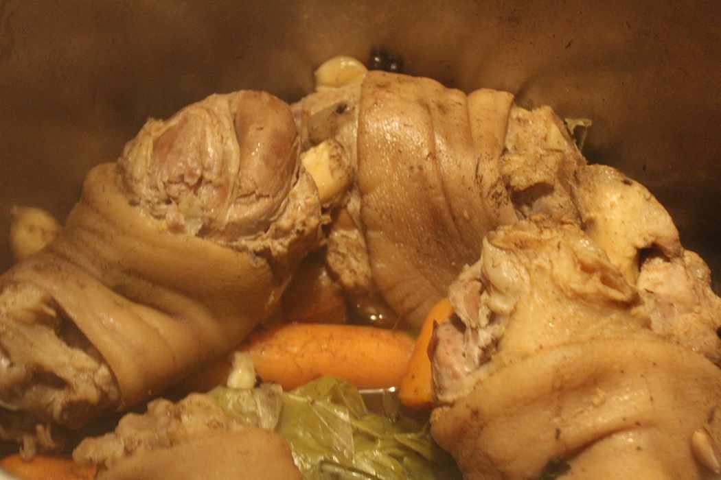 Schweinshaxe – außen knusprig und innen zart – glatzkoch.de