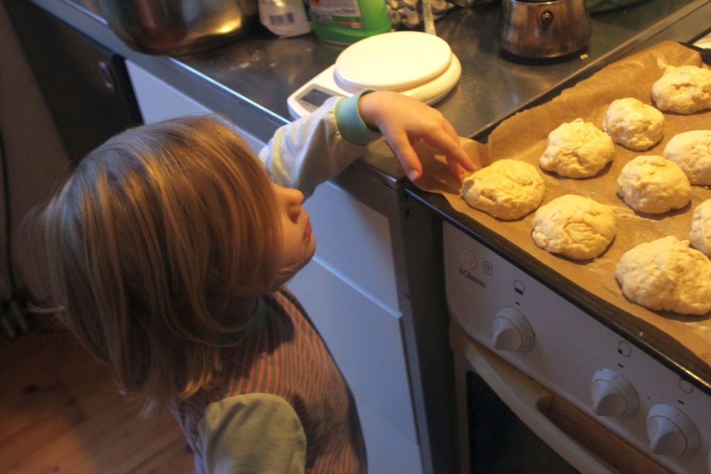 Schnelle Frühstücksbrötchen ohne Hefe – glatzkoch.de