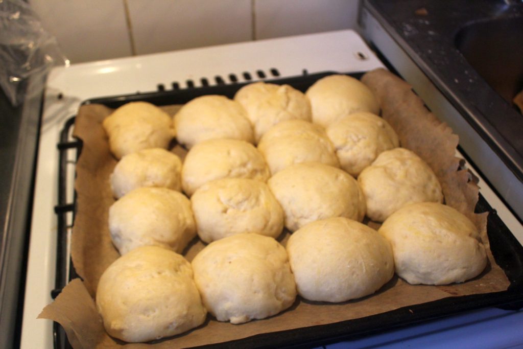 Schnelle Frühstücksbrötchen ohne Hefe – glatzkoch.de