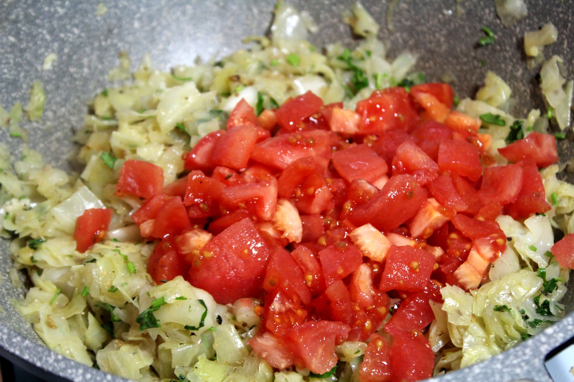 Spitzkohl mit Tomaten – glatzkoch.de