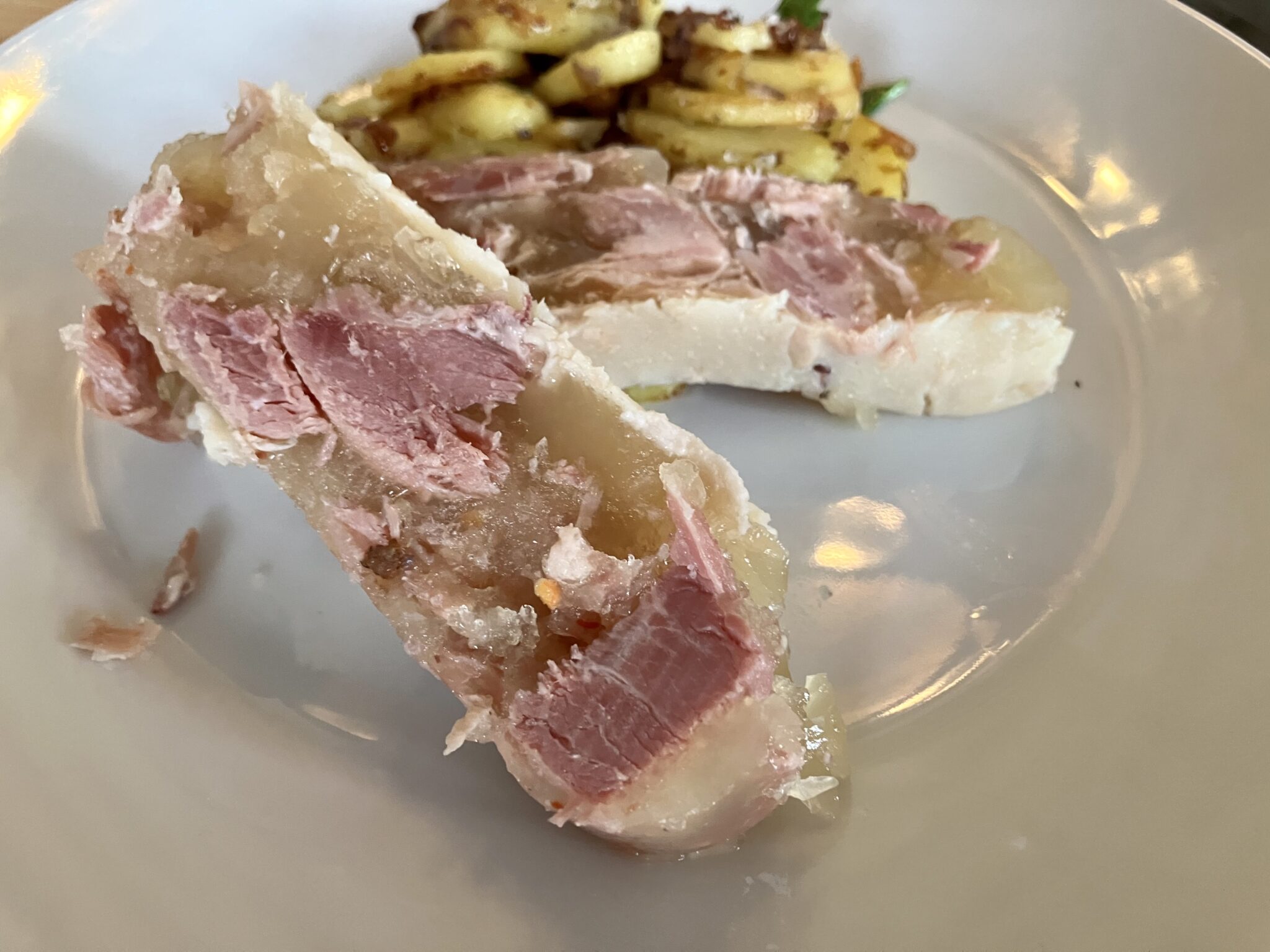 Eisbeinsülze mit Remoulade und Bratkartoffeln – glatzkoch.de
